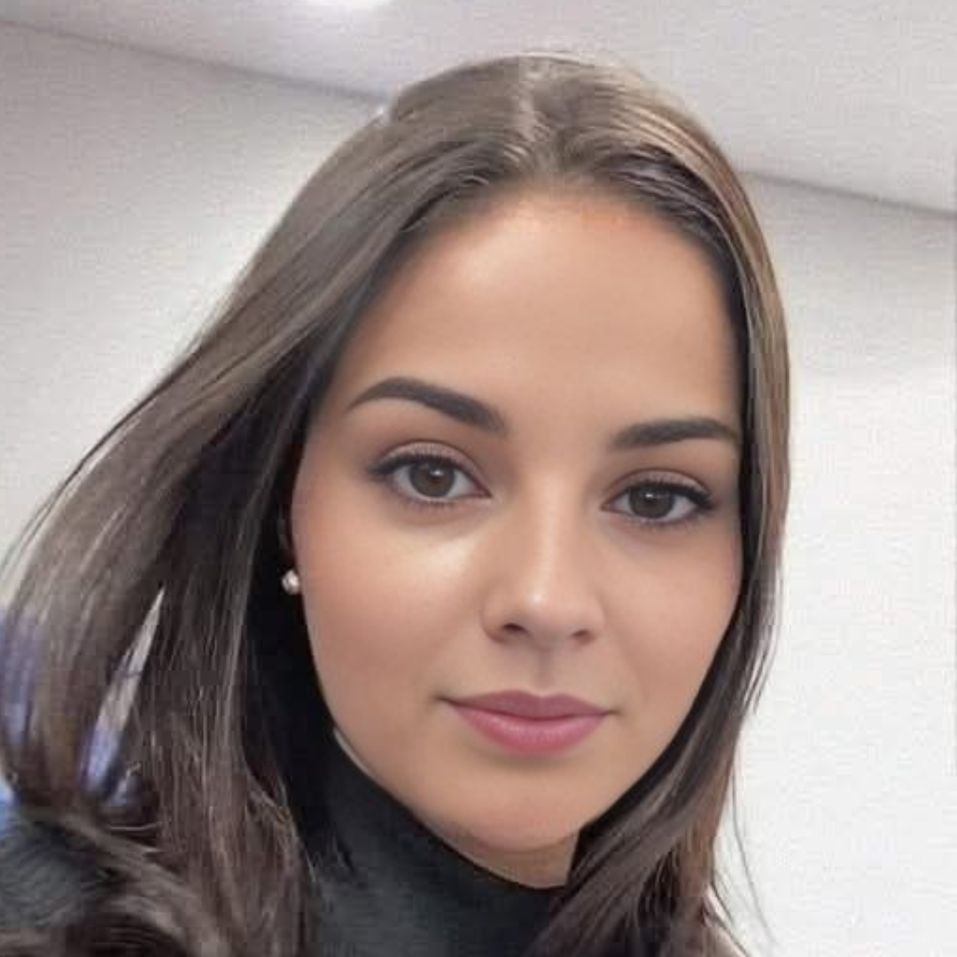 <em>Yaneth B.</em>